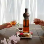 Çay ve atıştırmalıklarla keyif anı