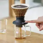 Kahve demleme işlemi yapılıyor.